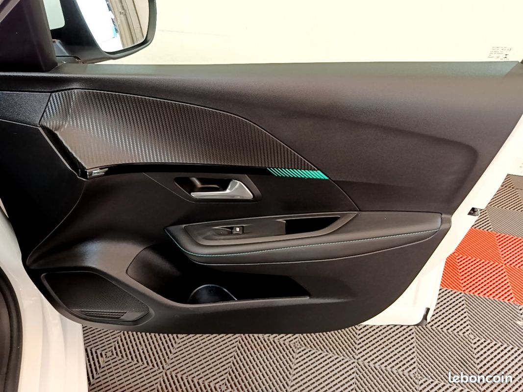 Peugeot 208 (2) PureTech 100 Allure Business (image 47)