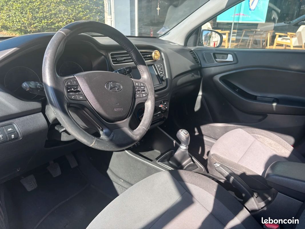 HYUNDAI I20 1.2 84 ch Intuitive - 2 Pneus neufs (image 9)