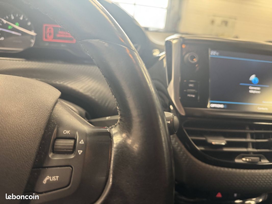 PEUGEOT 208 PureTech 82ch S&S BVM5 6.2 Evap Allure (image 15)