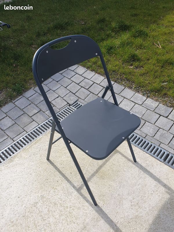 Chaise grise (image 1)