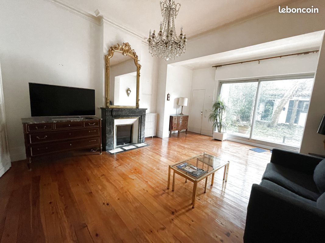 Maison 7 pièces 161 m² · à Bordeaux · 161 m² · 2 400 €/mois