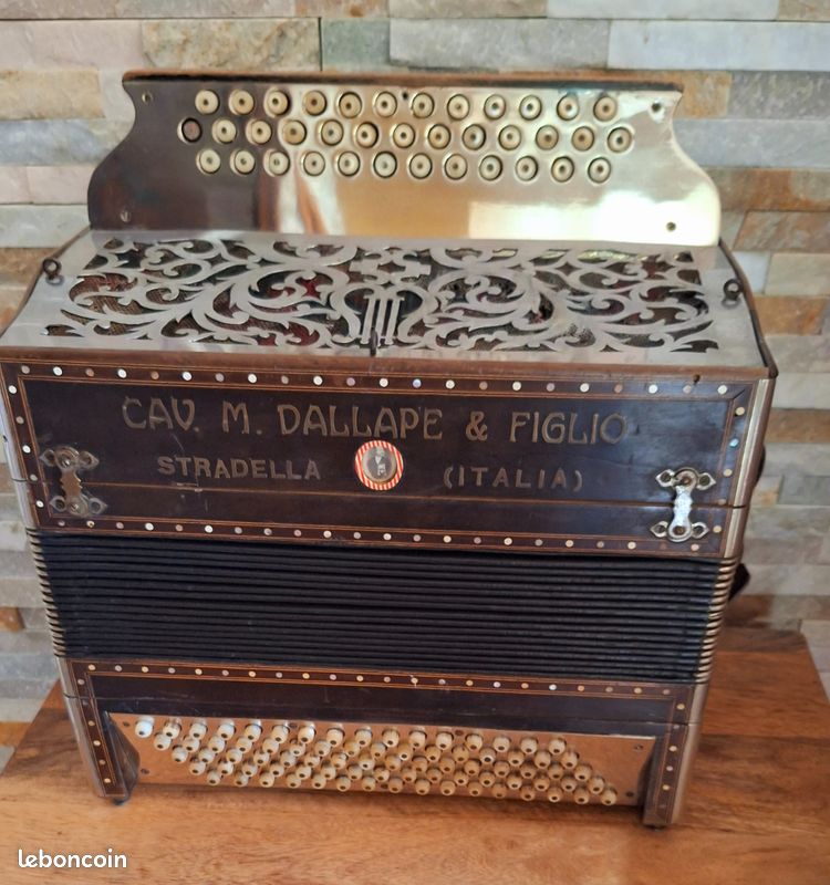 ANCIEN ACCORDEON DALLAPE & FIGLIO. Année 1930 (image 2)