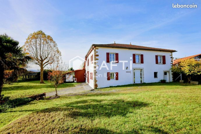 Maison 8 pièces 250 m²