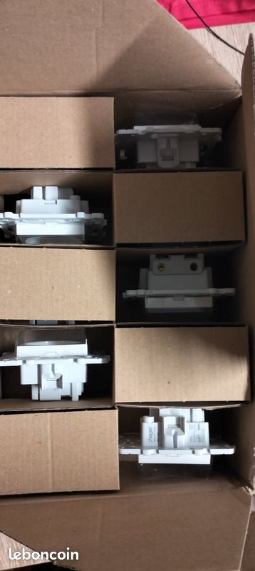 Obturateur Hager Essensya Finition: Blanc - Griffes: Avec griffes