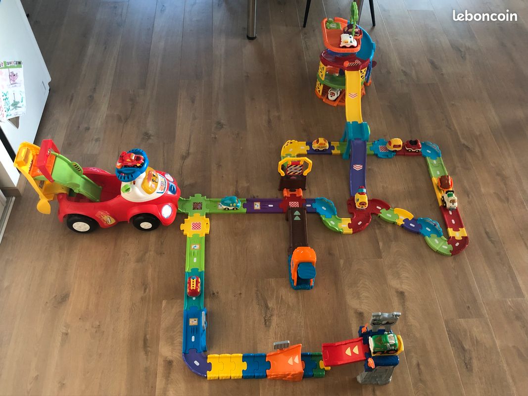 Porteur tut tut bolide tour garage parking circuit et voitures