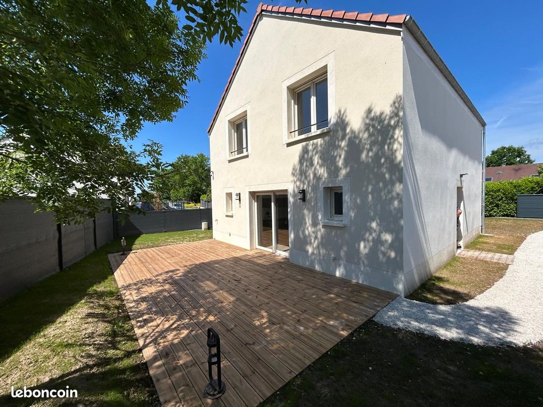 Maison 5 pièces 110 m² · à Crécy-la-Chapelle · 110 m² · 329 000 €