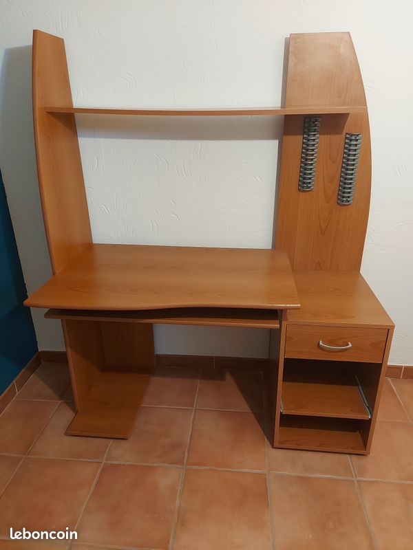 Bureau (image 1)