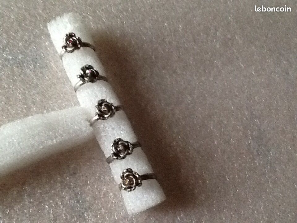 5 bagues neuves roses metal lot No 14/Djmark (image 1)