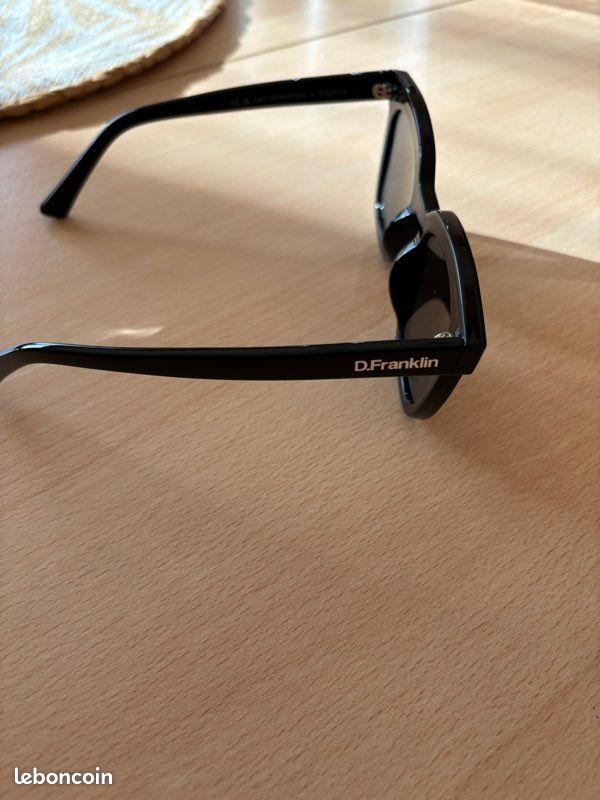 Lunette de soleil noire (image 2)