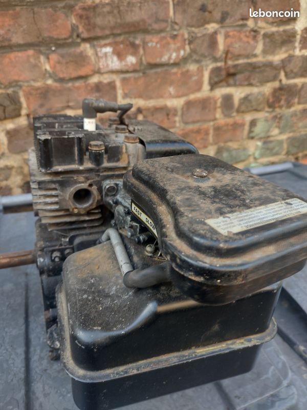 Moteur Briggs Stratton 4 hp une sortie a réparé (image 2)