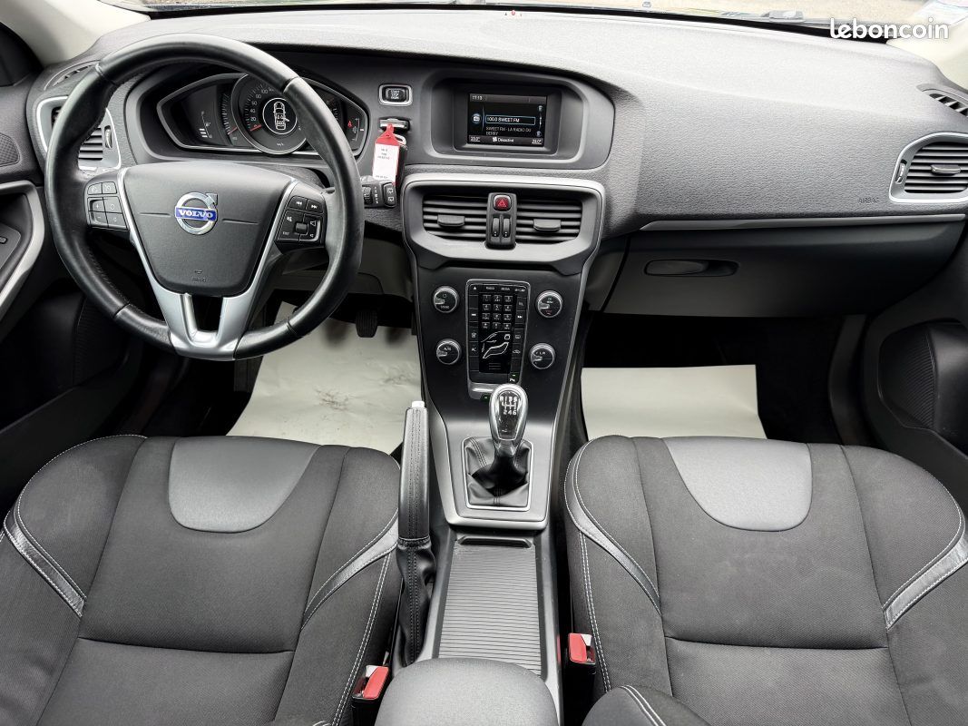 Volvo v40 ii t3 150 momentum 2013 (image 9)
