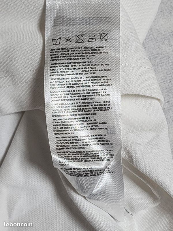 Je vends un T-shirt Armani Exchange en neuf taille M (image 7)