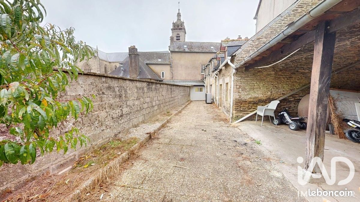 Immeuble 3 pièces 350 m² · à Châteauneuf-du-Faou · 350 m² · 210 000 €