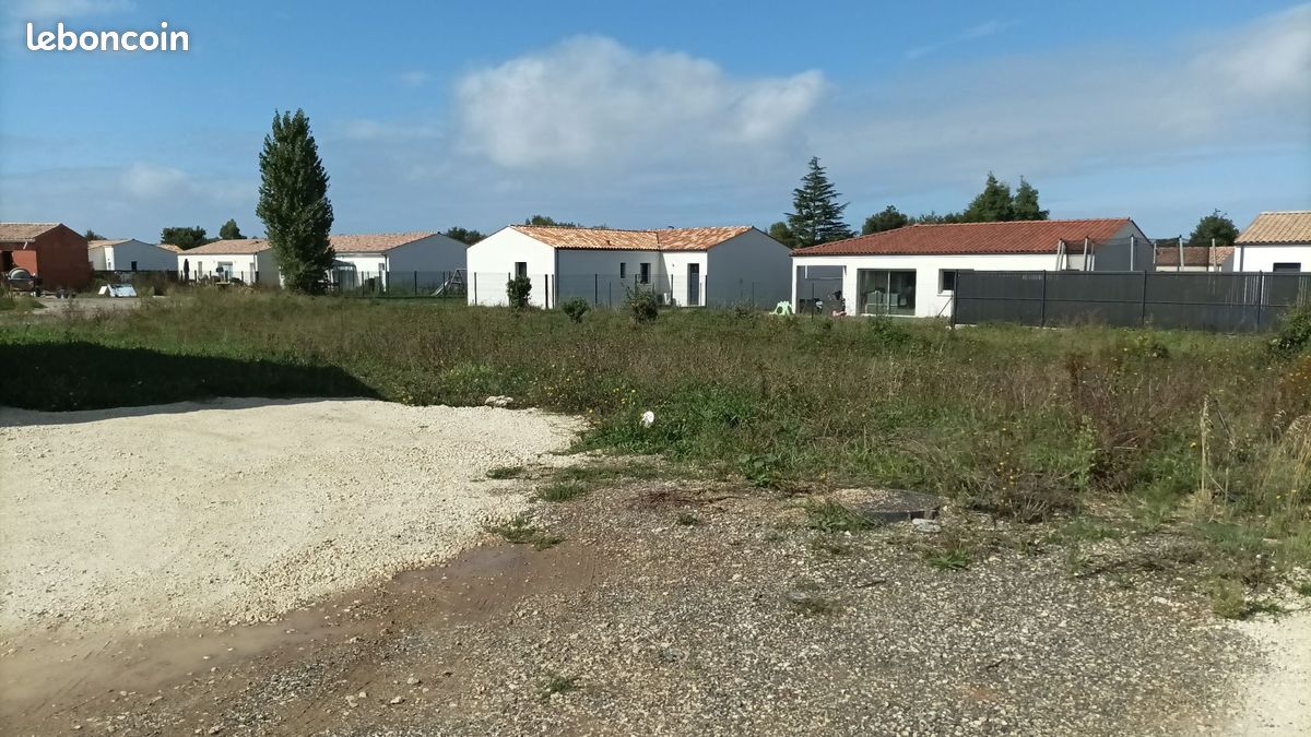 Terrain à bâtir de 620 m² à SAINT-PORCHAIRE (17) · 60 800 €