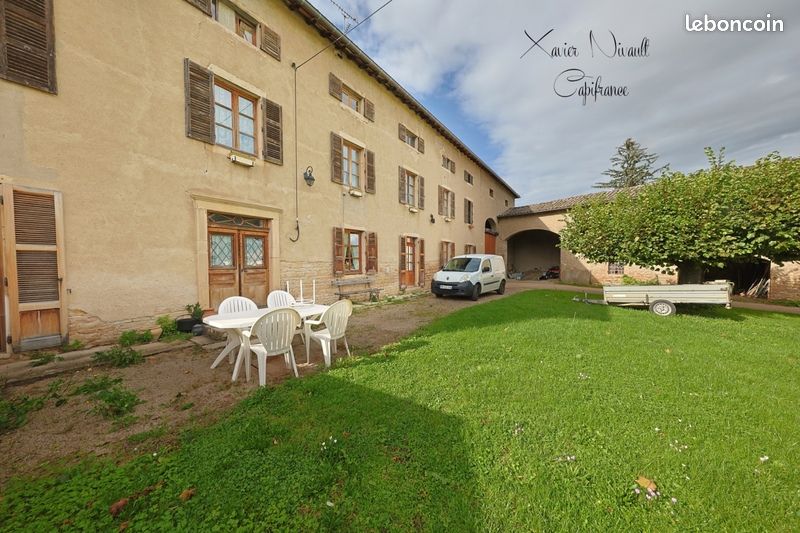 Maison 6 pièces 261 m² · à Saint-Martin-Belle-Roche · 261 m² · 315 000 €