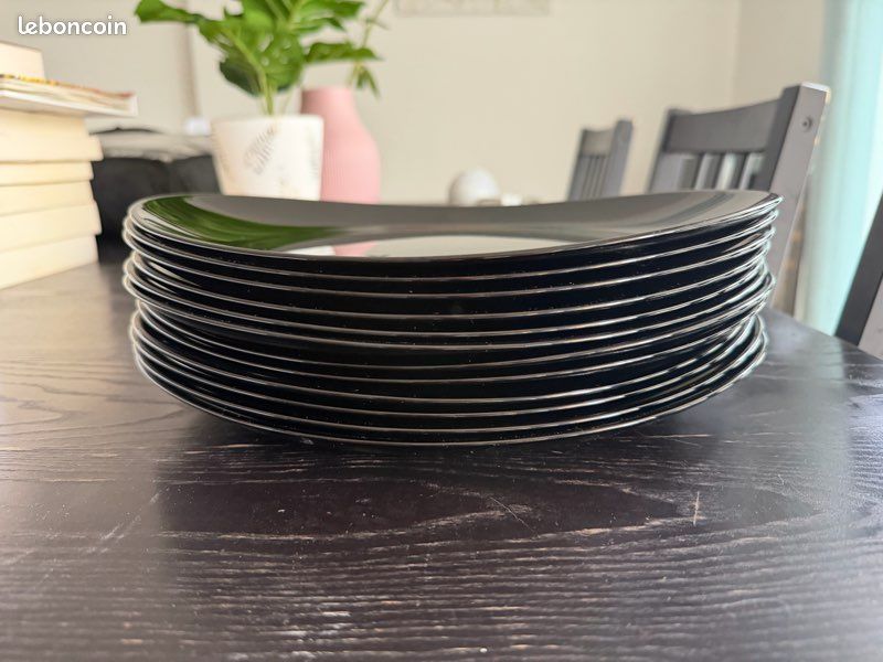 12 assiettes noires (image 2)