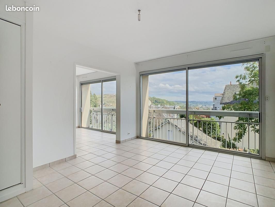 Appartement 3 pièces 90 m² · à Aurillac · 90 m² · 600 €/mois