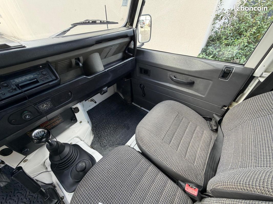 LAND ROVER DEFENDER 90 Trophy RARE 2.5 TDI Origine France Magnifique État (image 31)