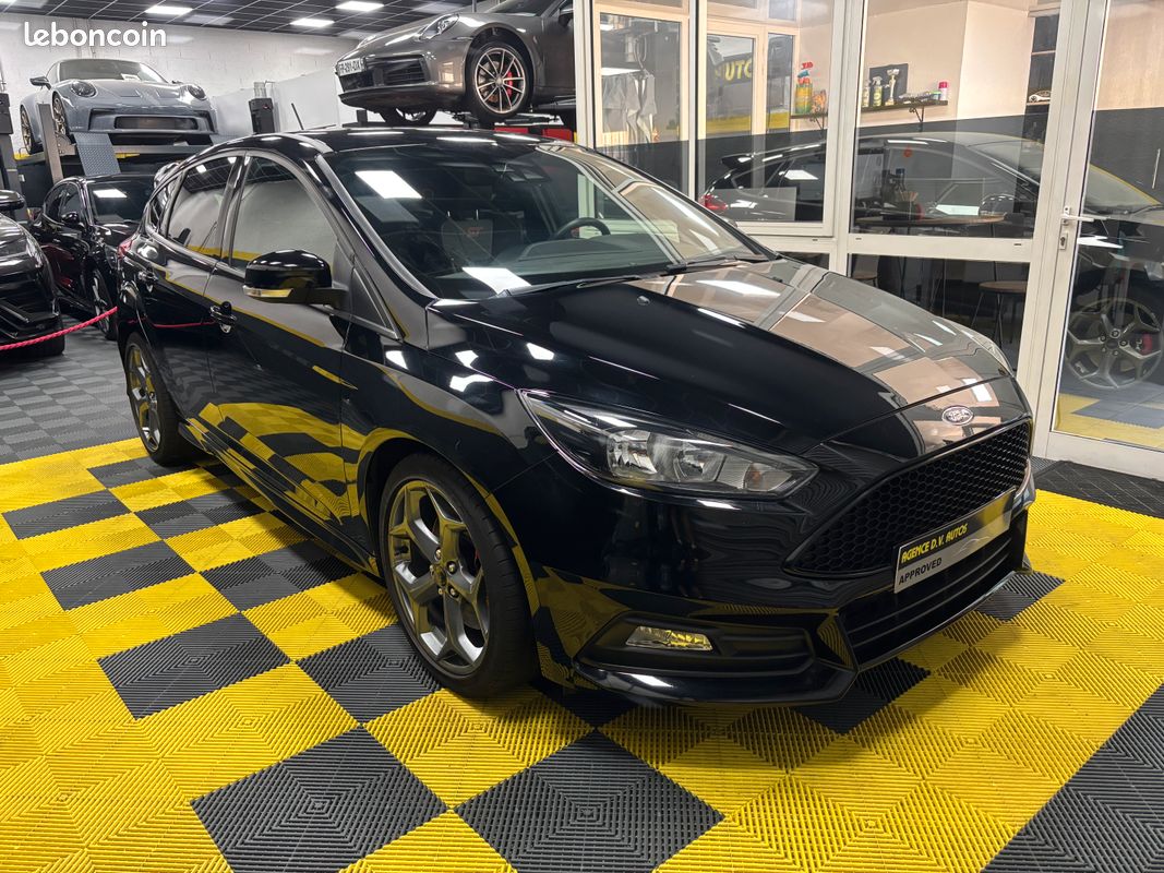 Ford Focus II 2.0 ST 250 cv Ecoboost 5 portes Recaro gps châssis sport alarme sièges chauffant pack hivers (image 1)