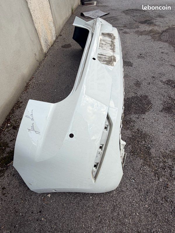 Pare-chocs arrière golf 7 OEM (image 3)