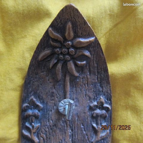 Brosse à vêtements sur support bois, bon état (image 6)