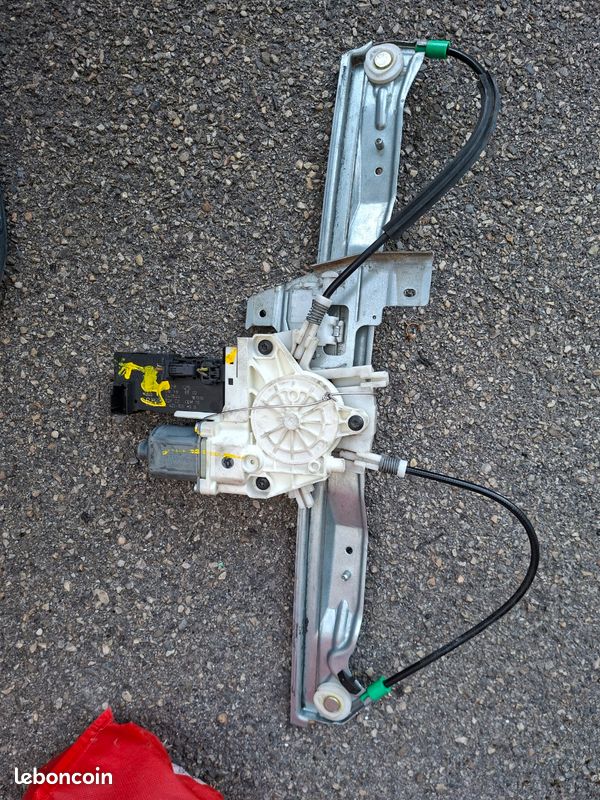 Leve vitre 407 avg (image 2)