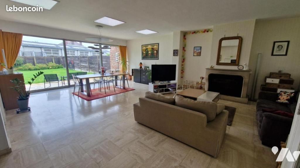 Maison 7 pièces 200 m² · à Santes · 200 m² · 1 149 €/mois