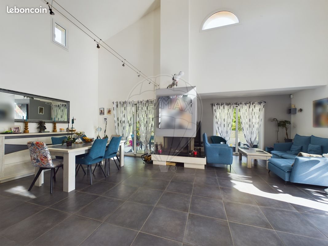 Maison 11 pièces 207 m² - Le Gua 17600 (image principale 4)