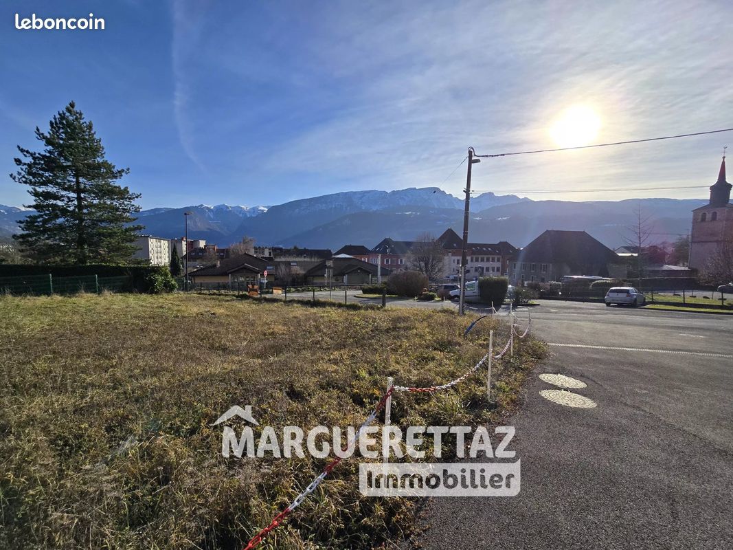 Terrain 718 m² · à Marignier · 718 m² · 185 000 €