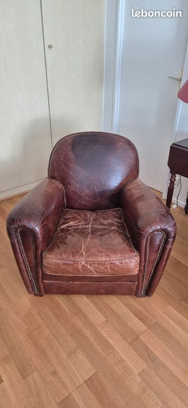 Fauteuil club clouté cuir vieilli véritable (image 1)