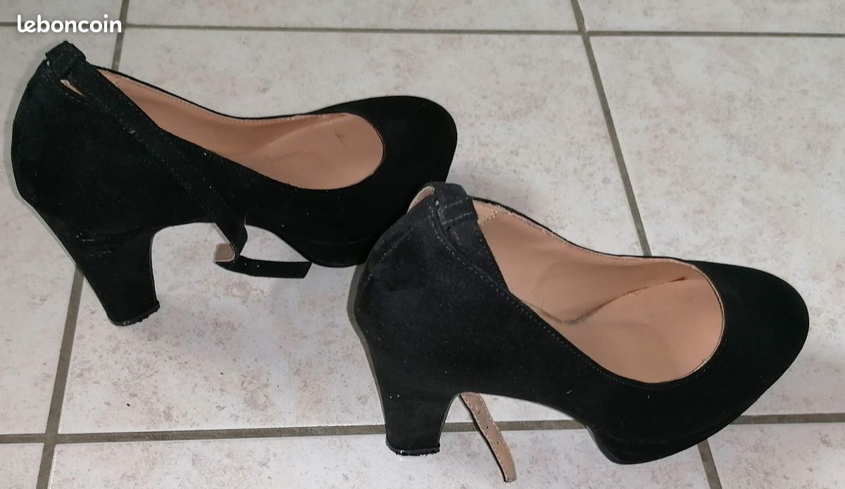Chaussure à talon noir à bride taille 37 (image 3)