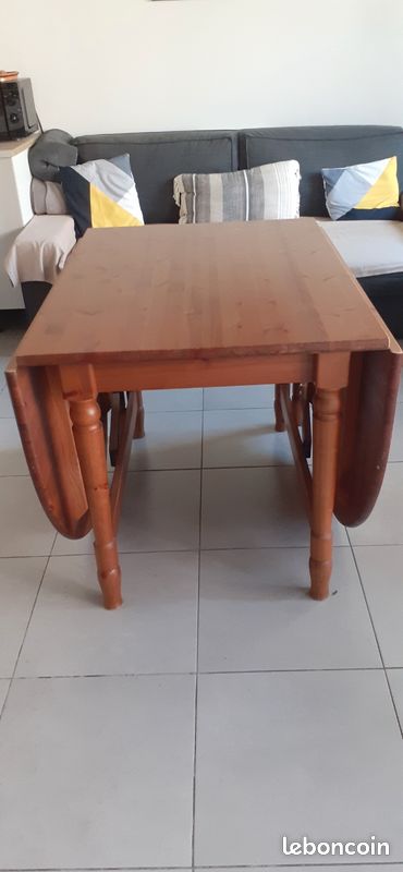 Table bois massif, à venir chercher sur place. Longueur totale 2m15cm . Longueur sans rallonge 74 cm. Largeur 1m5cm . Hauteur 75cm (image 4)