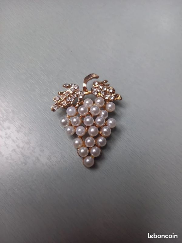 Broche Ancienne Argentée - Grappe De Perles Et Strass - Bijou Vintage - Occasion