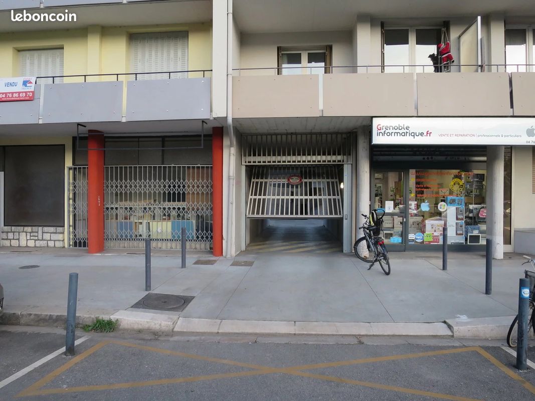 Parking 13 m² · à Grenoble · 13 m² · 80 €/mois
