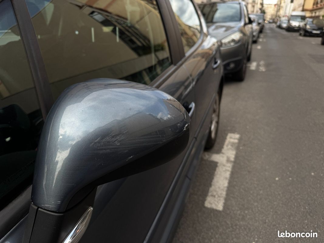 PEUGEOT 207 1.6 120ch Exécutive - 2ème Main / Courroie Accessoire OK (image 31)
