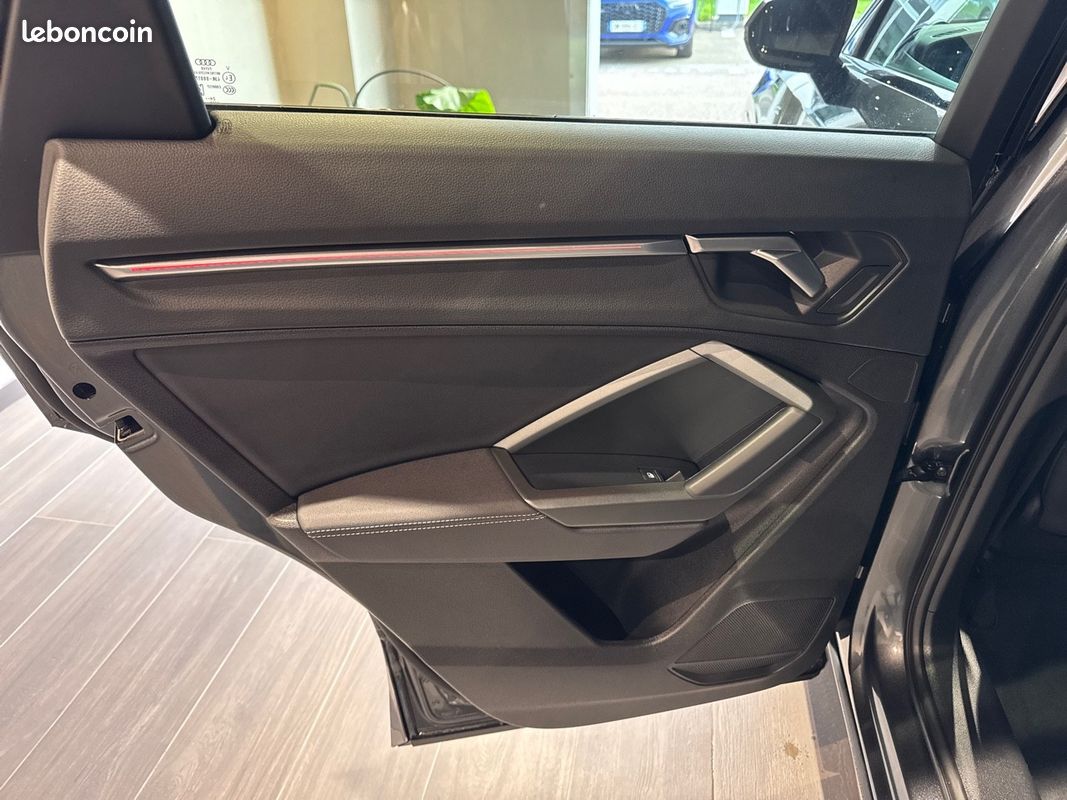 AUDI Q3 35 TFSI 150 ch S tronic 7 S line plus (image 27)