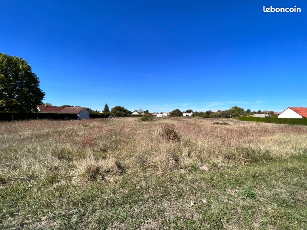 Terrain 7063 m² · à Thésée · 7 063 m² · 68 900 €