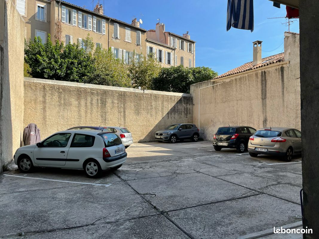 Parking 12 m² · à Marseille · 12 m² · 130 €