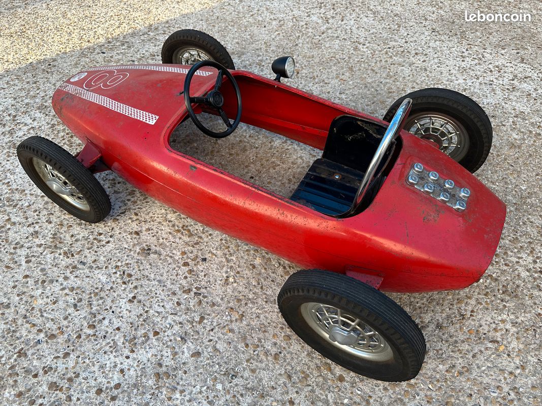 ANCIENNE VOITURE À pédale plastique F1 Formule 1 Ferrari elf renault michelin EUR 119,99 - FR