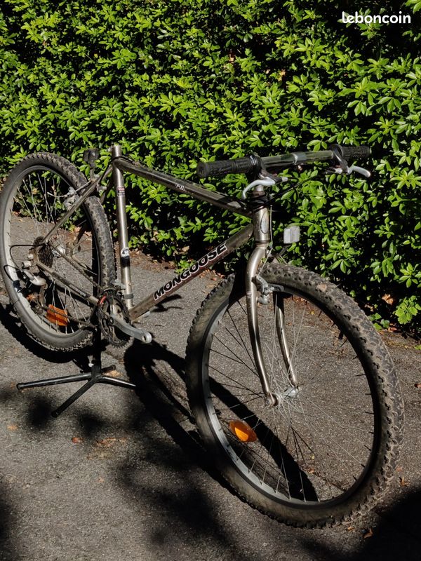VTT Mongoose cadre acier Cr-Mo 4130 – taille 18" – Shimano Alivio – 26" (sans selle ni pédales) (image 1)