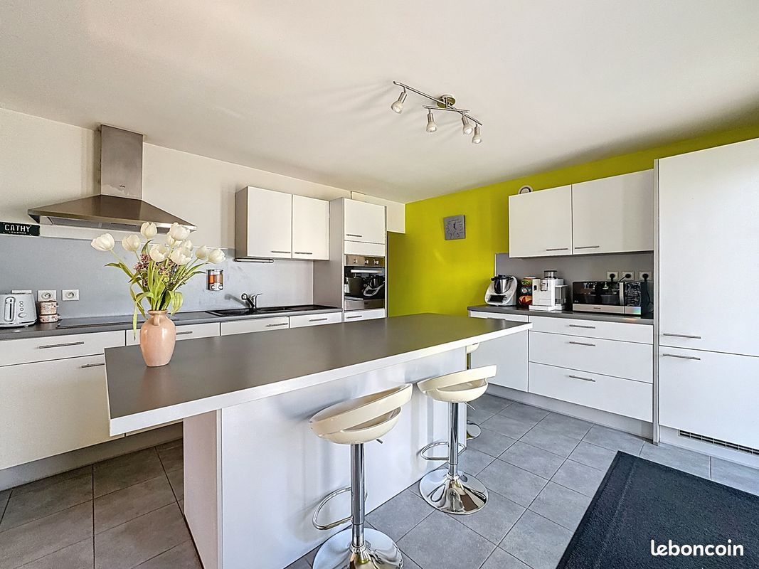 Appartement 6 pièces 150 m² · à Cosnes-Et-Romain · 150 m² · 325 000 €