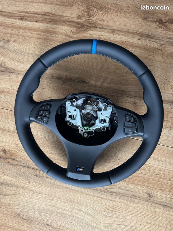 Volant En Cuir Et Alcantara Pour BMW X5 E53 – Neuf Rechapé – Garantie 2 Ans