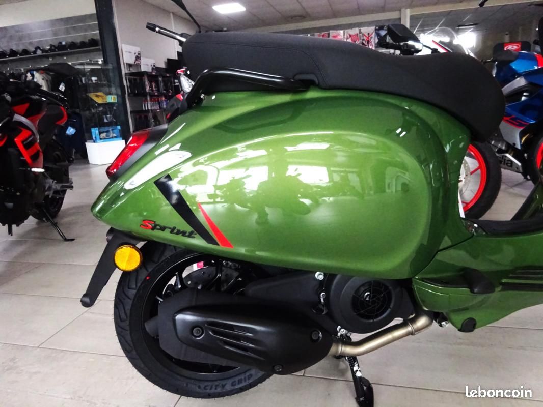 Vespa 125 SPRINT S VERT / 600 Euros D'ACCESSOIRES D'ORIG (image 4)