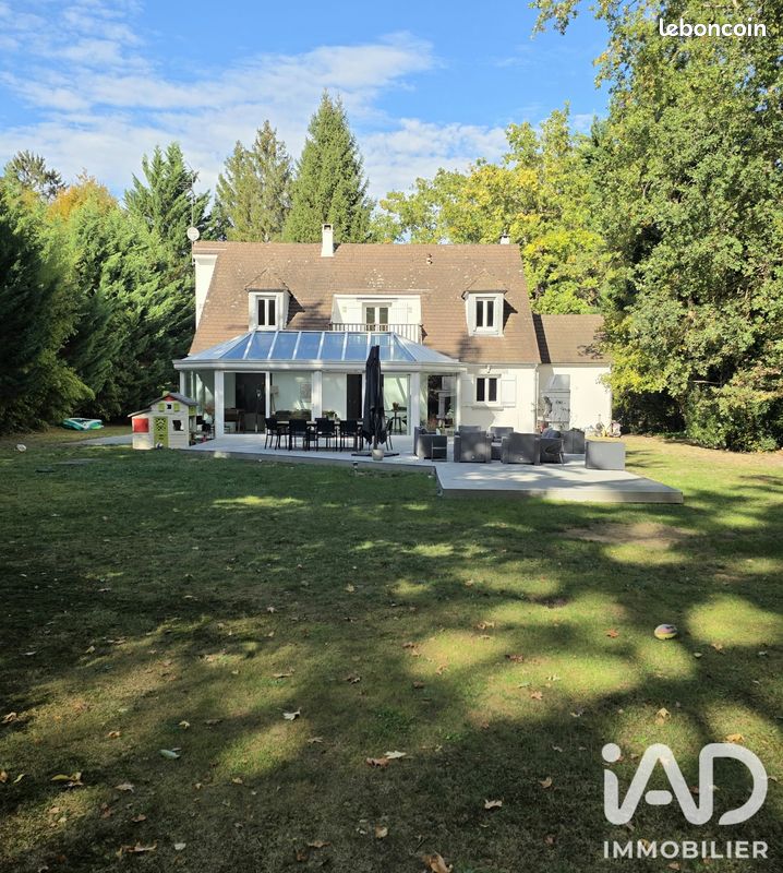 Maison 10 pièces 270 m² · à Lamorlaye · 270 m² · 940 000 €