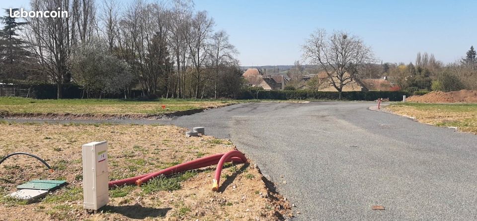 Terrain 551 m² · à La Guierche · 68 000 €
