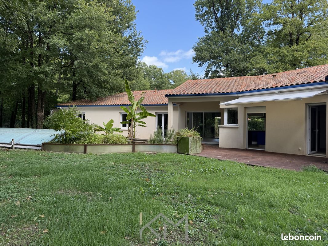Maison 6 pièces 174 m² · à Fontaine-le-Comte · 174 m² · 399 000 €