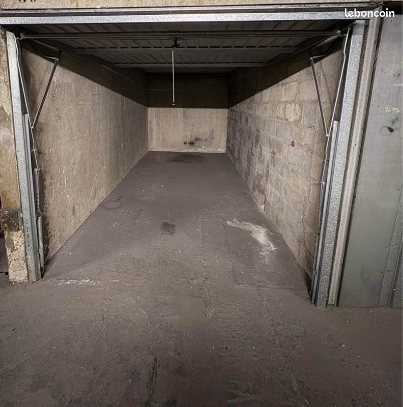 Vendre place de parking · à Saint-Gervais-sous-Meymont · 14 000 €