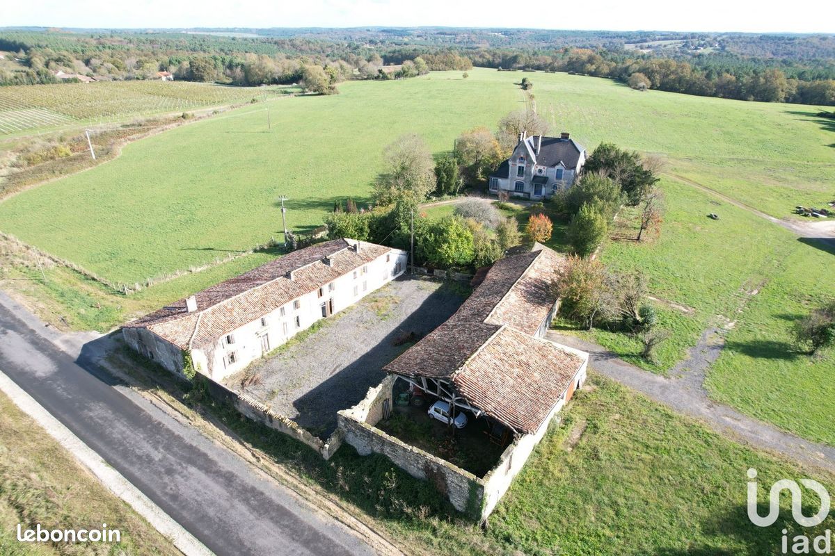 Manoir 12 pièces 334 m² - Bors (Canton de Charente-Sud) 16360 (image principale 0)