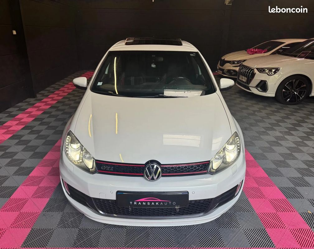 Volkswagen GOLF 6 GTI 2.0 TSI DSG Adidas / Dynaudio / Toit ouvrant panoramique / Sièges Chauffants (image 7)