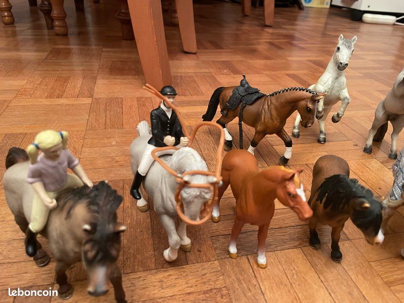 Lot de 18 chevaux avec personnages et accessoires, Schleich (image 3)